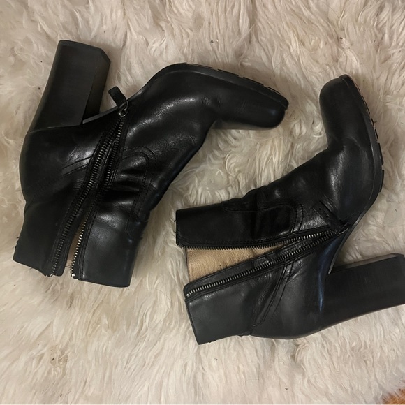 Frye stacked heel bootie almond round toe leather 9 ankle - Picture 2 of 6